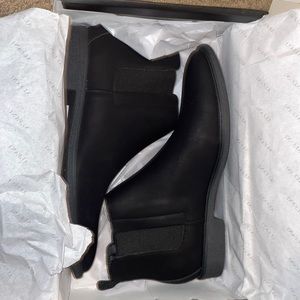 Black dress shoes